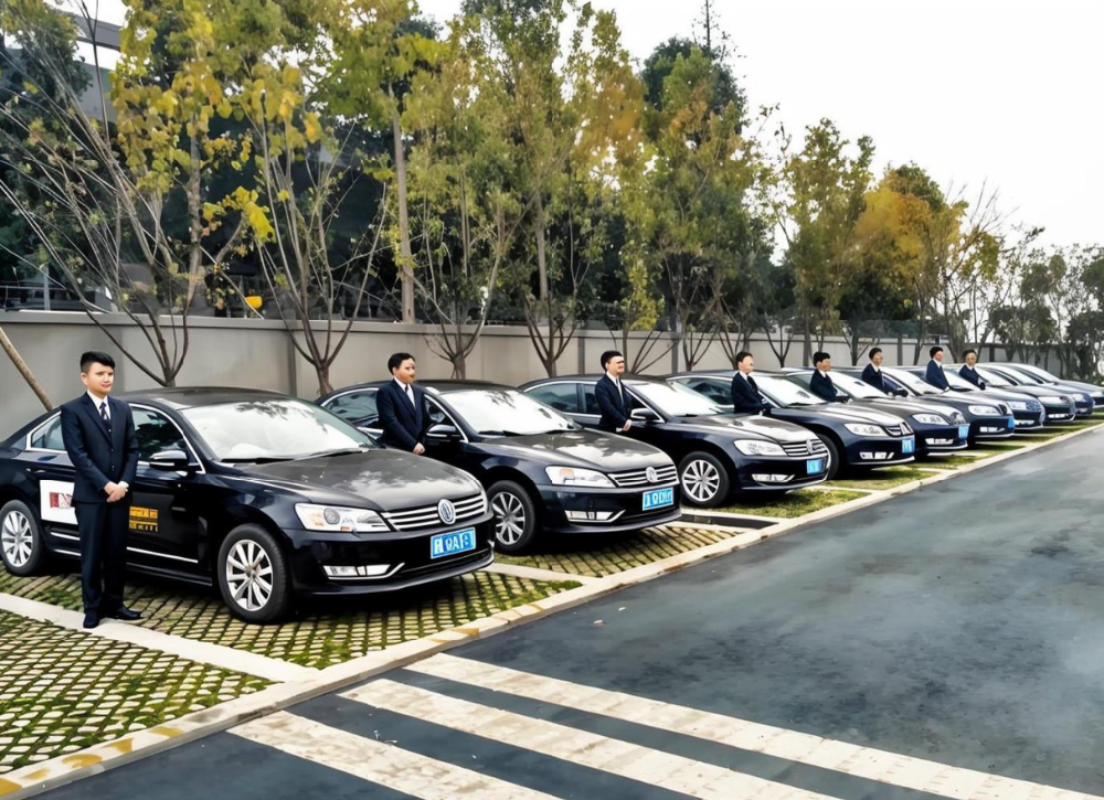柿葉寫春秋，車隊護遠行